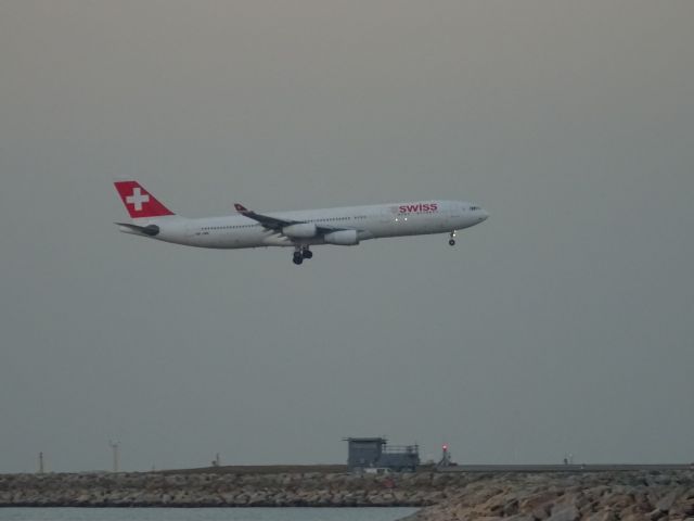 Airbus A340-300 (HB-JMF)