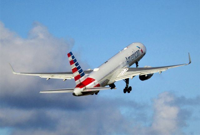 Boeing 757-200 (N185AN)