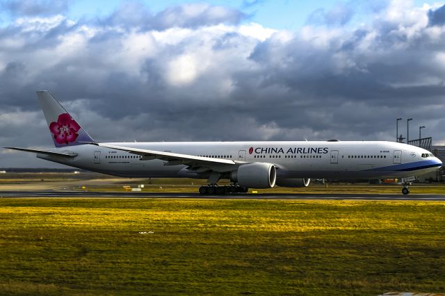 BOEING 777-300 (B-18001)