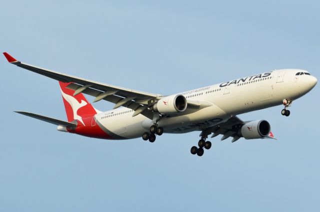 Airbus A330-300 (VH-QPH) - The new Qantas livery glides in over Changi Beach.