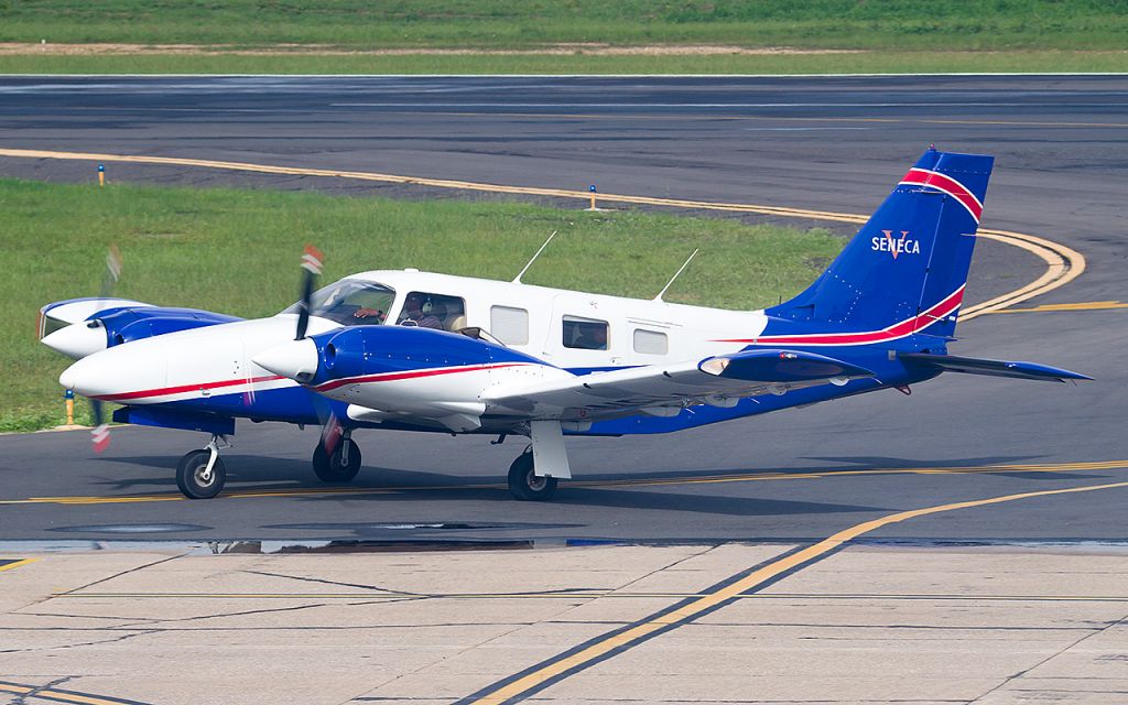 Piper Seneca (PT-WRV)
