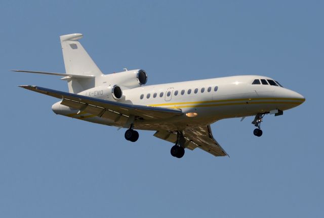 Dassault Falcon 900 (LX-EMO)