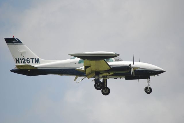 N126TM — - 5/25/2016: Cessna 310R on final at KHOU