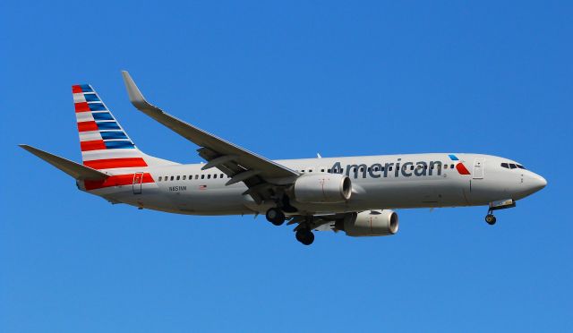 Boeing 737-800 (N851NN)