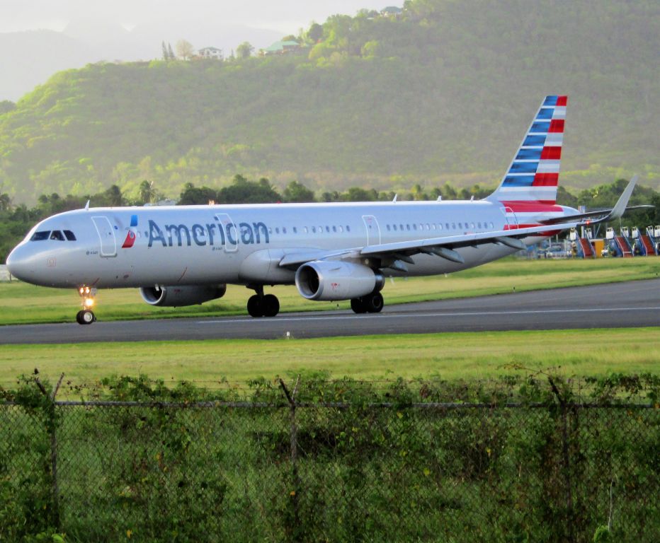 Airbus A321 (N928AM)