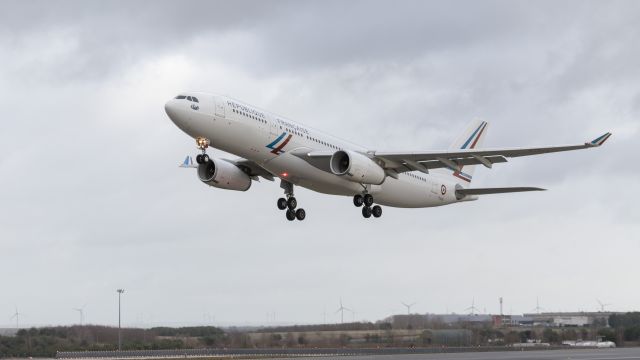 Airbus A330-200 (F-UJCU)