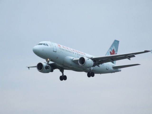 Airbus A319 (C-GAQZ)