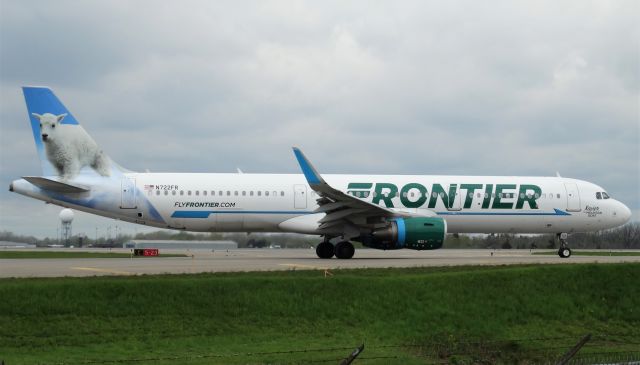 Airbus A321 (N722FR) - Frontier A321 taxiing to runway 23