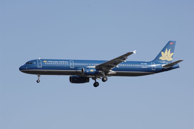 Airbus A321 (VN-A361) - Final Approach to NRT Airport R/W34L on 2012/01/04