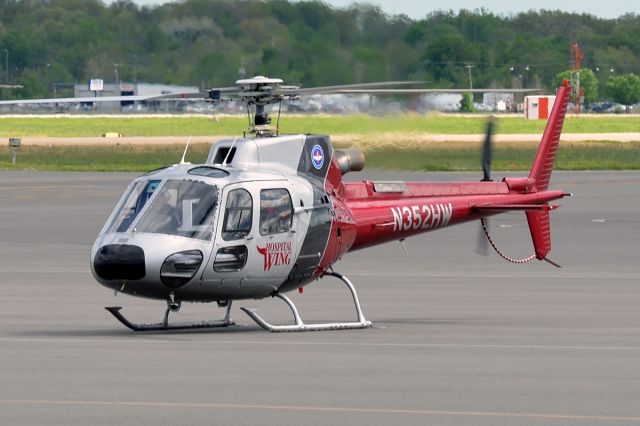 Eurocopter AS-350 AStar (N352HW)