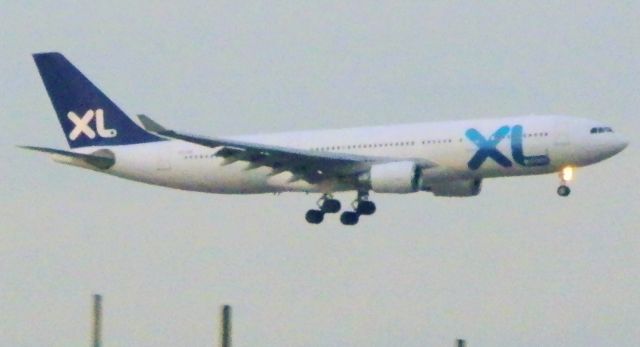 Airbus A330-200 (CS-TQP)