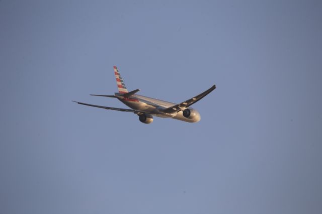 BOEING 777-300ER (N719AN)