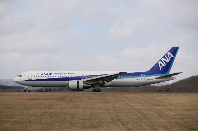 BOEING 767-300 (JA8670) - 05 March 2017:HND-HKD.