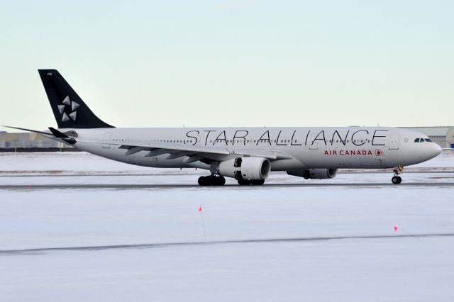 Airbus A330-300 (C-GHLM)