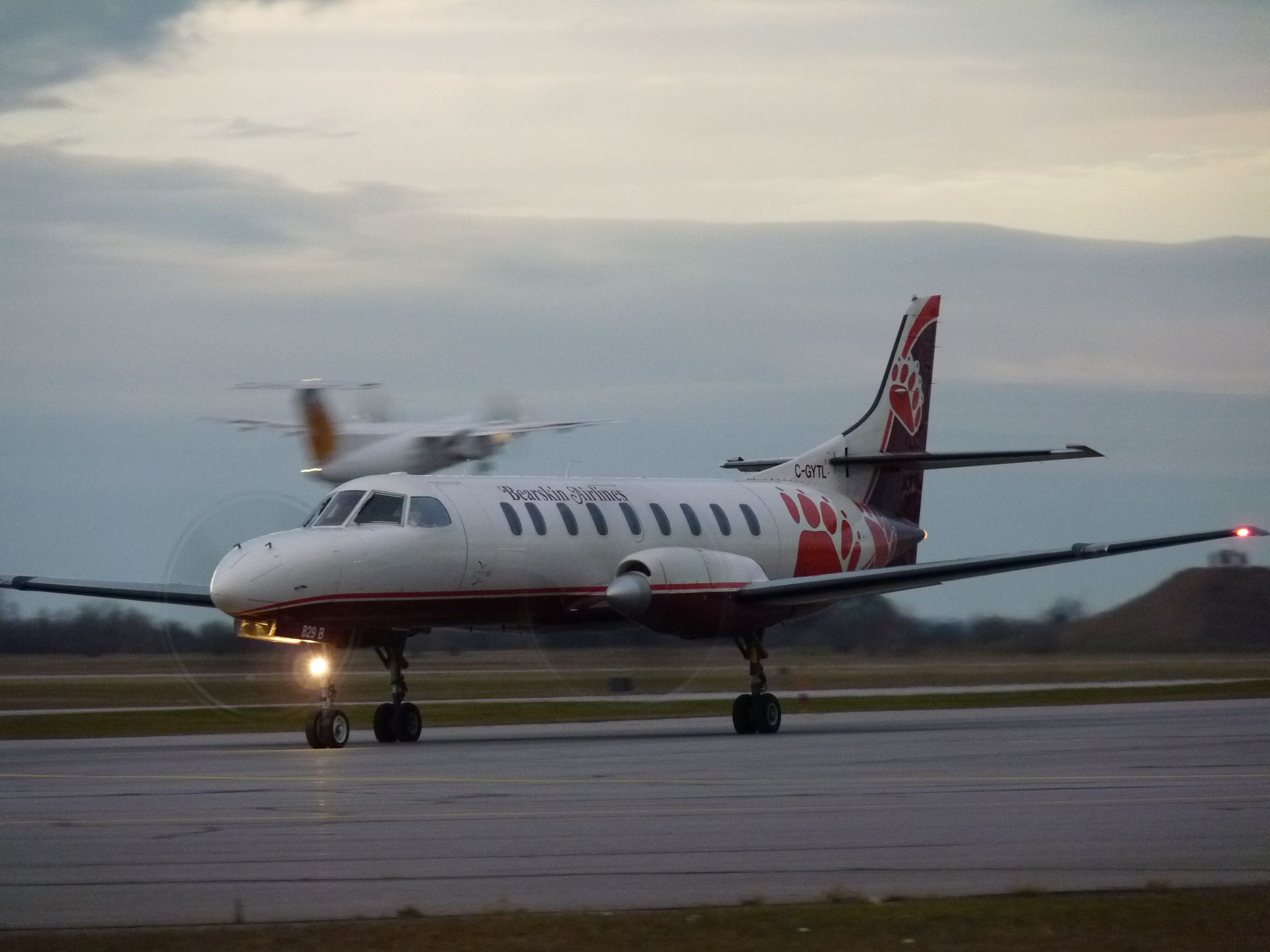 Fairchild Dornier SA-227DC Metro (C-GYTL) - take off and taxiing