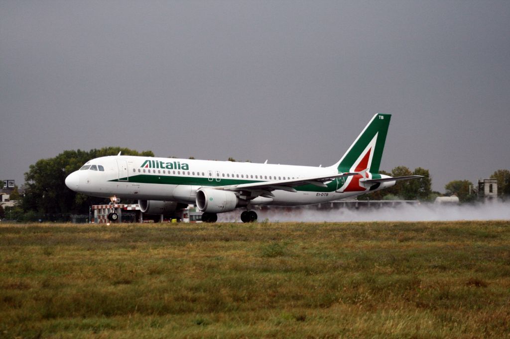 Airbus A320 (EI-DTB)
