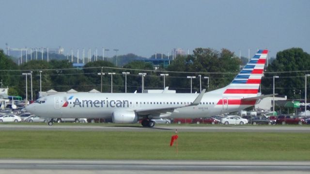 Boeing 737-800 (N987AN)