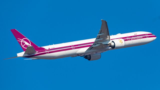 Boeing 777-200 (A7-BAC) - Retro Livery