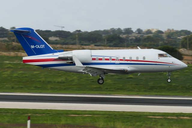 Canadair Challenger (M-OLOT) - On landing RW31