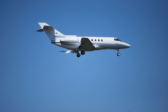 Hawker 800 (N831LX)