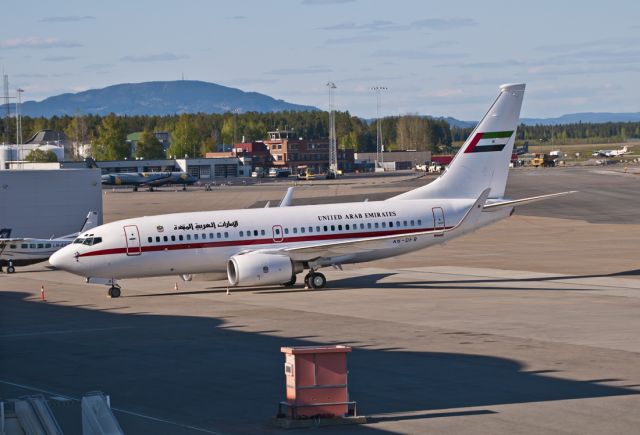 Boeing 737-700 (A6-DFR)