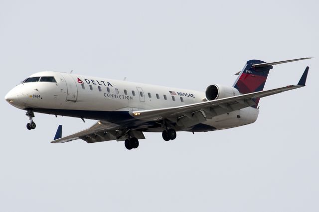 Canadair Regional Jet CRJ-200 (N8964E)