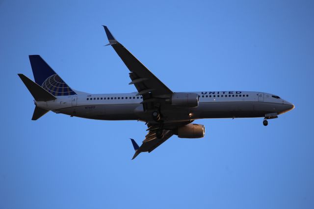 BOEING 737-400 (N76517)