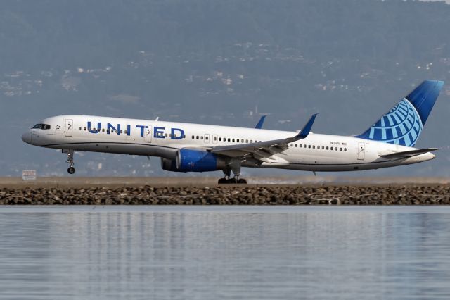 Boeing 757-200 (N19141) - 16th November, 2024:  Gentle touch down on runway 28R at SFO.