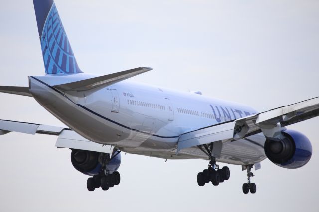 Boeing 777-200 (N783UA)