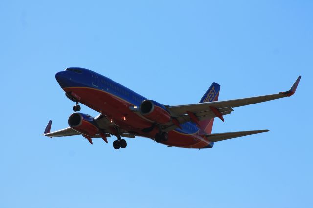 Boeing 737-700 (N709SW) - Southwest flight 2467 from Baltimore/Washington Intl on final for runway 6.