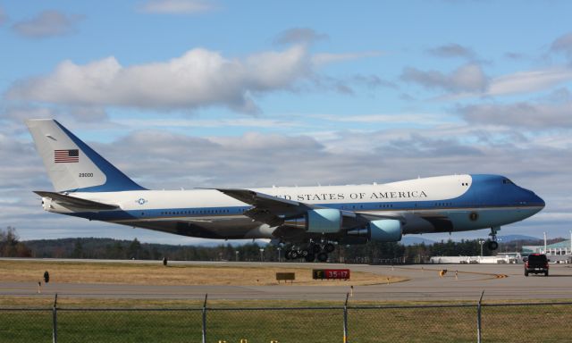 Boeing 747-200 (92-9000) - AF1 arrival