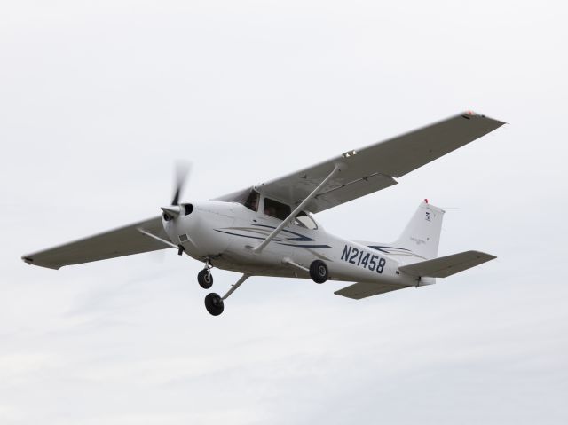 Cessna Skyhawk (N21458)