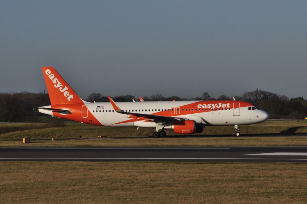 Airbus A320 (OE-IVT) - Ex G-EZRB Easyjet A320 arrived onto 05R heading to T1. Taken off the mound next to crash gate 5 over at Southside. 