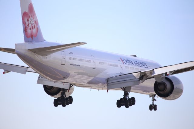 BOEING 777-300ER (B-18055)