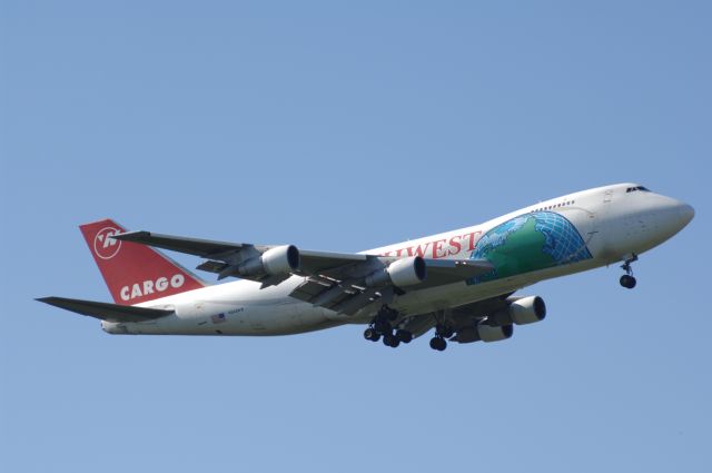 Boeing 747-200 (N646NW) - Final Approach to Narita Intl Airport R/W34L on 2006/10/9