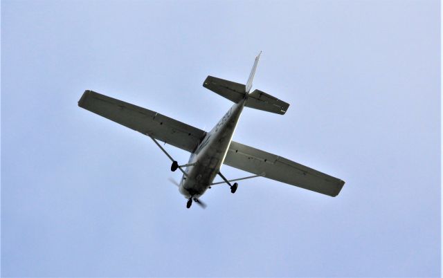 Cessna Skyhawk (C-GOLI) - C-GOLI CESSNA SKYHAWK 172-R MONTREAL FLYING CLUB INC survolant la ville de Lavaltrie QC. le 18-10-2021 à 14:12