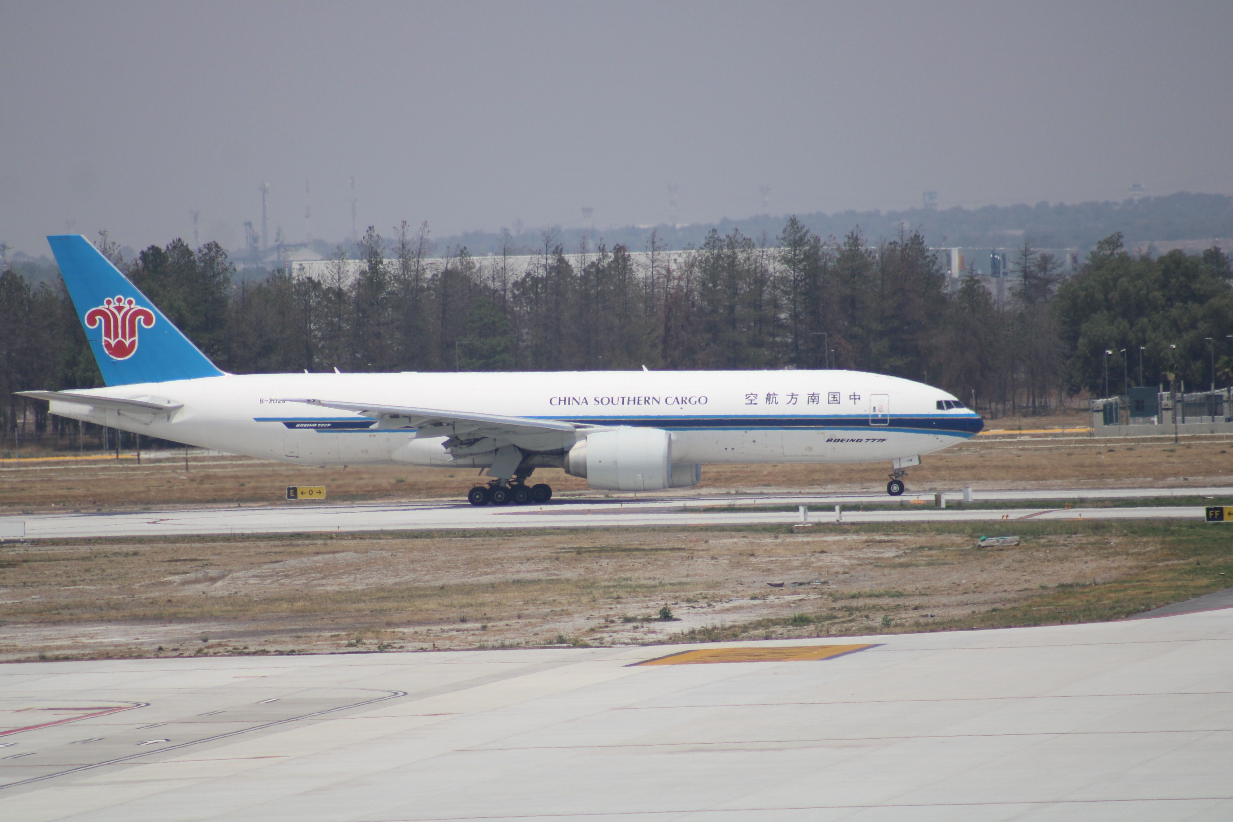 Boeing 777 (B-2028)