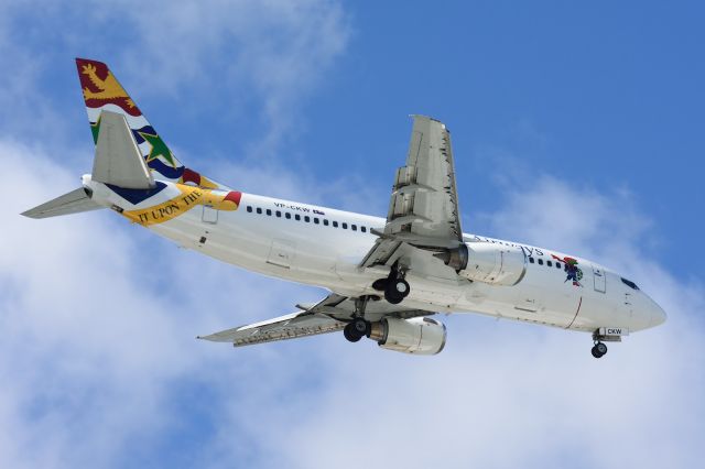 BOEING 737-300 (VP-CKW) - Short final with a wicked cross wind to RWY 1L. Arriving from GCM. 01/24/2015.