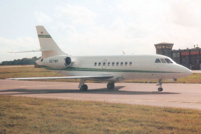 Dassault Falcon 2000 (N27WP) - Taxiing to the ramp in Sep-98.br /br /Reregistered N1927G 27-Dec-01,br /then N623HD 10-Jul-15.