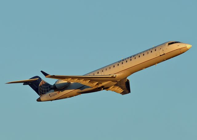 Canadair Regional Jet CRJ-700 (N750SK)