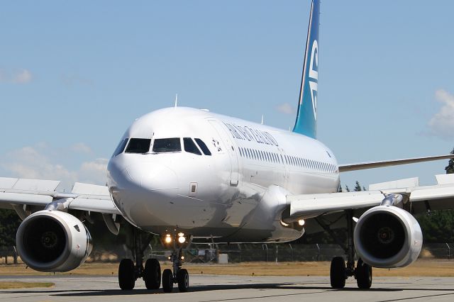 Airbus A320 (ZK-OJI) - 15 jan 2012