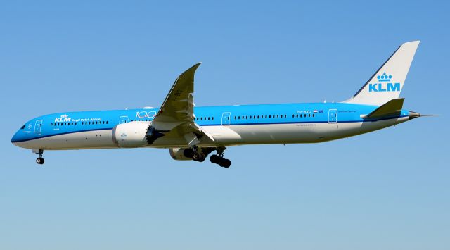 BOEING 787-10 Dreamliner (PH-BKG)