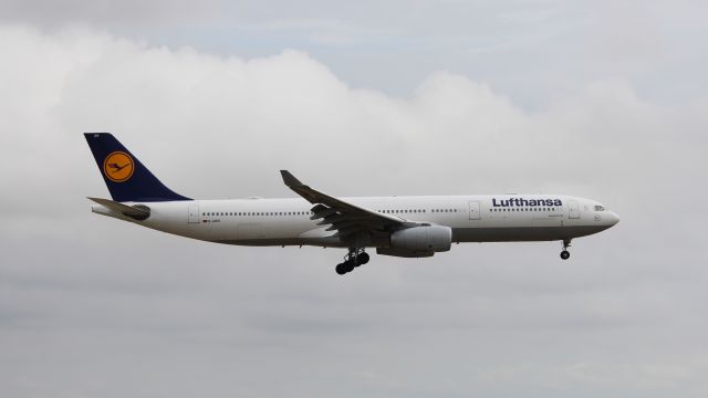 Airbus A330-300 (D-AIKN)