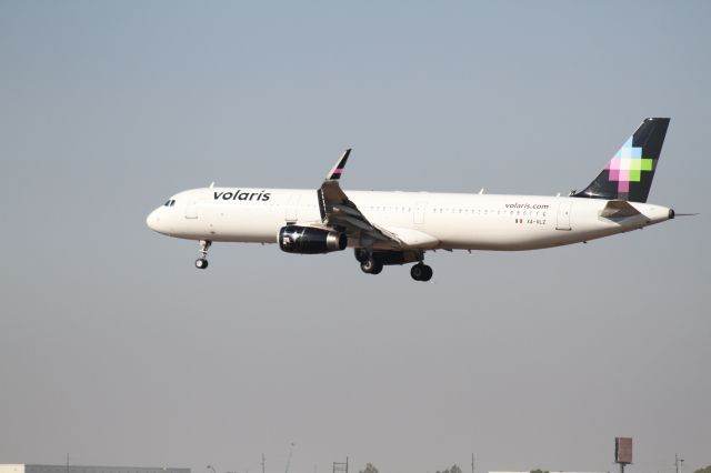 Airbus A321 (XA-VLZ) - FINAL APPROACH 27 MMTJ