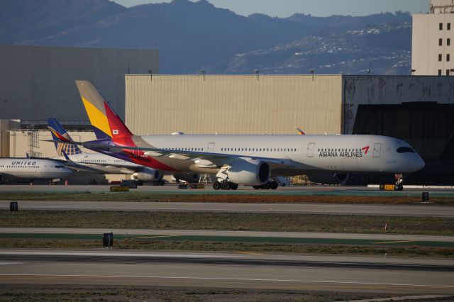 Airbus A350-900 (HL8360)