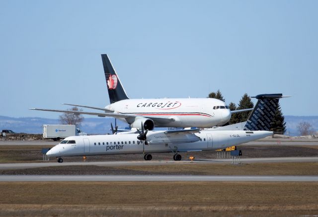 de Havilland Dash 8-400 (C-GLQL) - Photo taken 06-Apr-14.