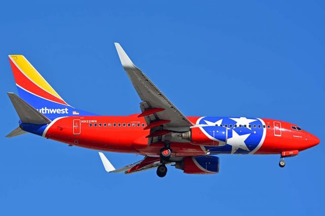 Boeing 737-700 (N922WN) - Southwest 737-7H4 N922WN Tennessee One at Sky Harbor on November 28, 2017.