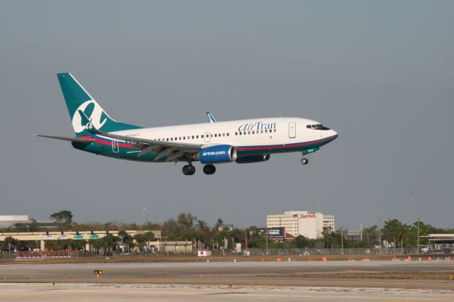 Boeing 737-700 (N318AT)