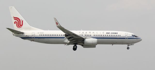 Boeing 737-700 (B-5680)
