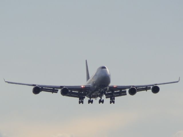 Boeing 747-400 (N477MC)